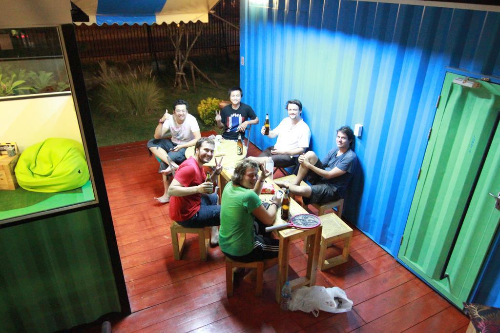 Wh Hostel Bangkok Exteriör bild
